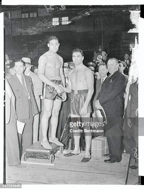 Witness Louis-Schmeling Weigh-In. New York, N.Y.: While a crowd of 1,200 persons watched Joe Louis, World's Heavyweight Champion, and Max Schmeling...