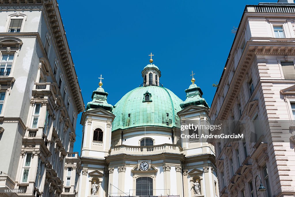 Verde De Cúpula De La Iglesia De San Pedro En Viena Iglesia Foto de stock -  Getty Images