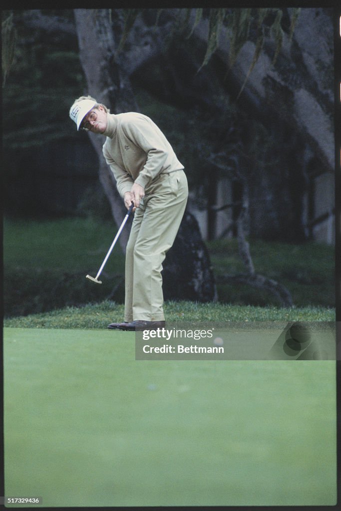 Tom Kite in Action During Bing Crosby Golf Tournament
