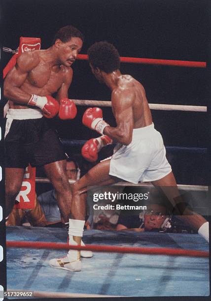 New Orleans, LA.: Tommy Hearns and Wilfredo Benitez face off in the corner of the rink during their bout at the Louisiana Superdome for the Super...