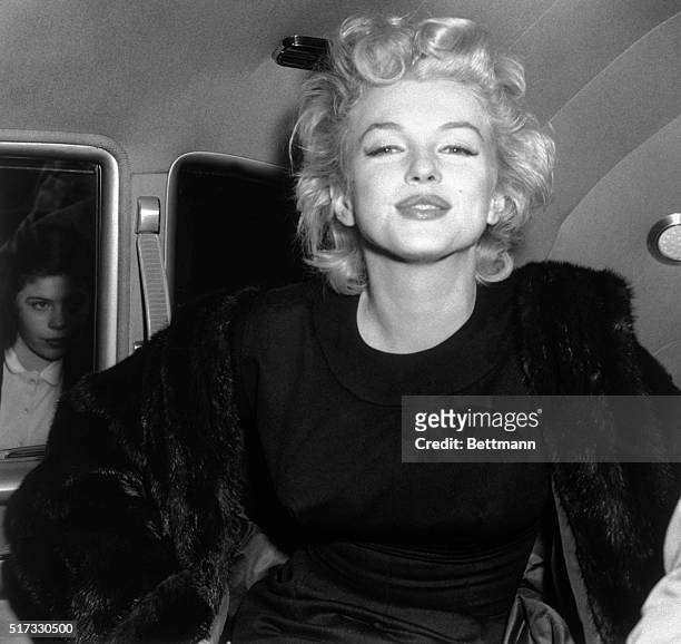 New York, NY: Marilyn Monroe after her arrival at Idlewild Airport from the west coast. Shortly after her 30th birthday.