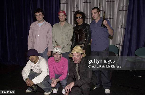 OCT 2001 - THE AVALANCHES AT THE 2001 AUSTRALIAN ARIA AWARDS.