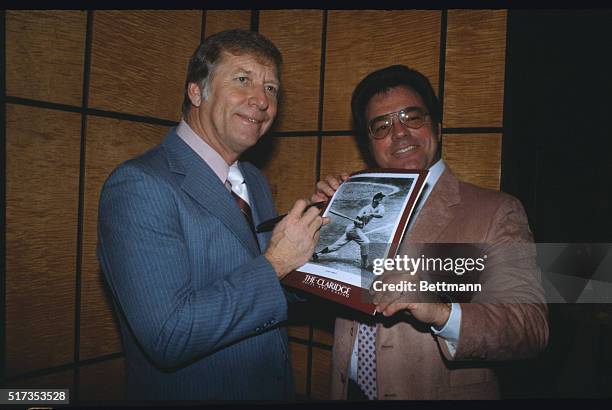 New York: Yankee Hall of Famer Mickey Mantle autographs his picture for Mike Cleary, a vice president for the Clardige Hotel and Casino in Atlantic...