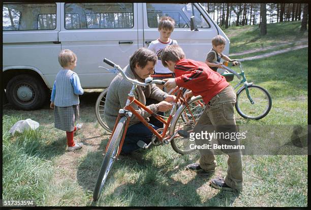 Lake Osowo, Poland. Polish Soldiarity Union leader Lech Walesa picnics with his family 5/21 in a park 15 KMS, Gdansk. Photo shows Walesa with sons...