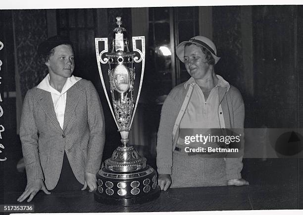 Whether the women's national golf title and trophy should go to the middle west or to the southland was the big question here today as Miss Patty...