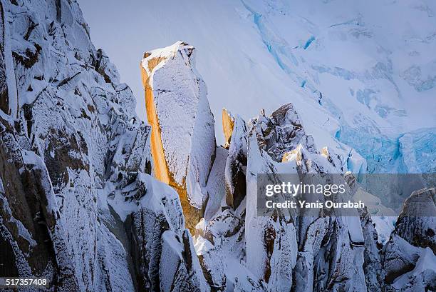 mont-blanc massif from chamonix mont blanc - aiguille du midi - valle blanche 個照片及圖片檔