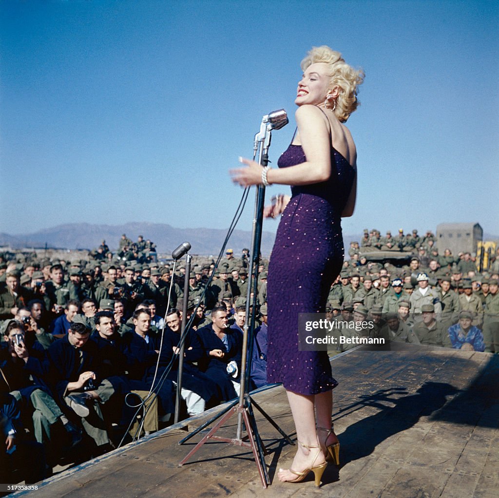 Marilyn Monroe Entertain Troops