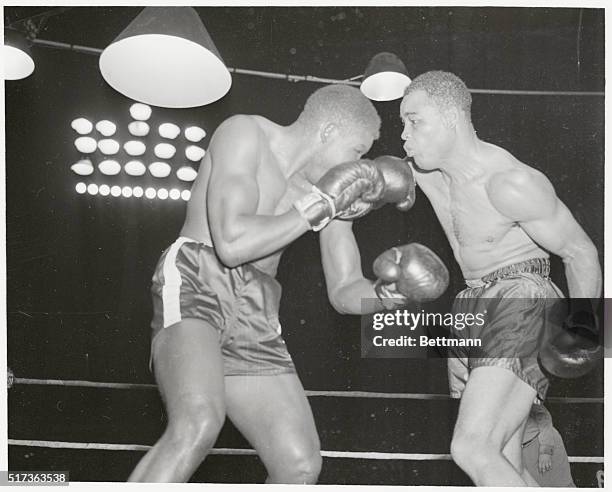 Baltimore, MD.: Joe Louis hands Jimmy Bivins a "right hook" during a close in flurry in the 7th round of last night's fight at Memorial Stadium in...