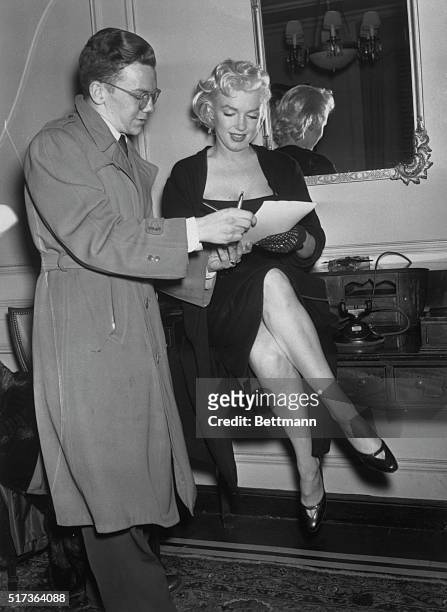 Marilyn Monroe signing autograph for an admirer at the Hotel Gladstone.