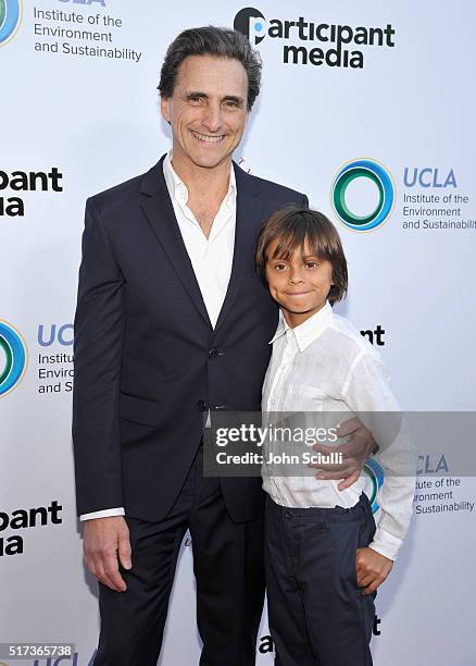 Producer Lawrence Bender attends UCLA Institute of the Environment and Sustainability annual Gala on March 24, 2016 in Beverly Hills, California.