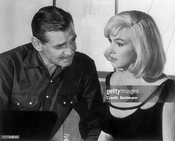 Clark Gable and Marilyn Monroe as Gay Langland and Roslyn Taber in The Misfits.