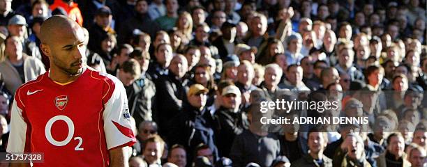 Arsenal's Thierry Henry waits to take a corner in front of Tottenham Hotspur fans during their Premiership match at White Hart Lane in London 13...