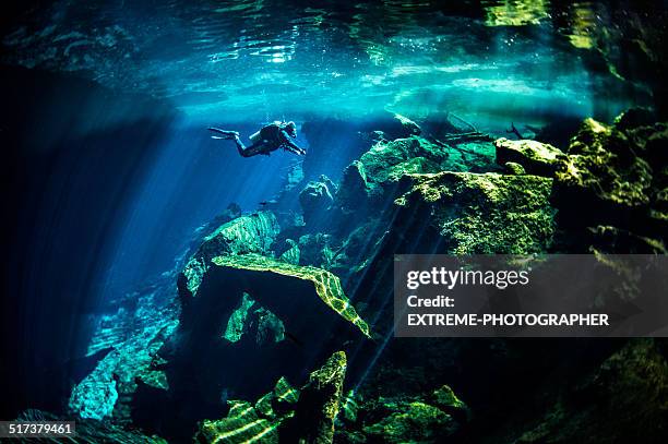 underwater cenotes - espeleología fotografías e imágenes de stock