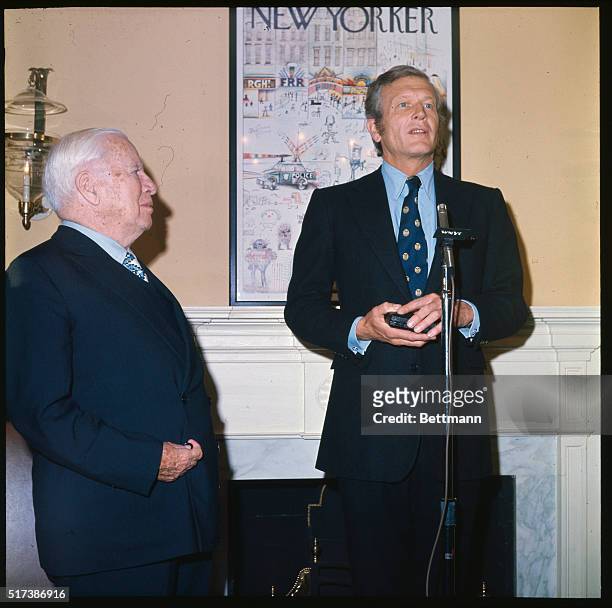 New York, N.Y.: Mayor John V. Lindsay presents Charlie Chaplin with the keys to the city in a ceremony at Gracie Mansion. Lindsay also presented the...