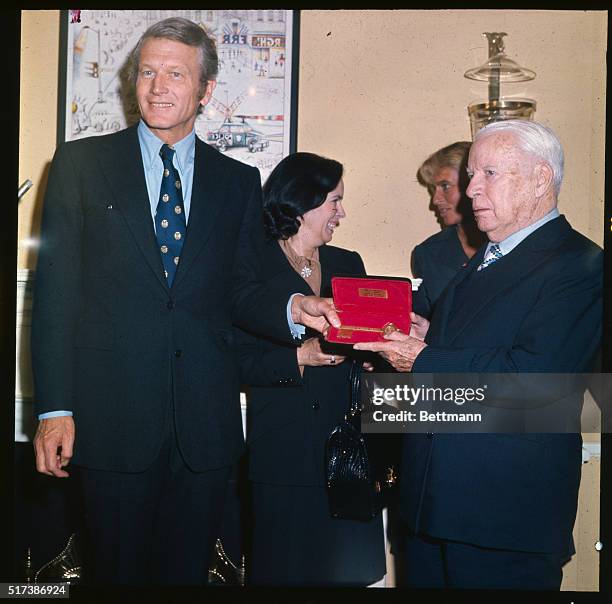 New York, N.Y.: Mayor John V. Lindsay presents Charlie Chaplin with the keys to the city in a ceremony at Gracie Mansion. Looking on are Mrs. Lindsay...