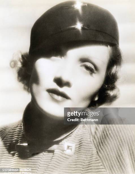 Ca.1930-1950: Paramount Pictures publicity portrait of Marlene Dietrich. The close-up was shot with soft-focus, and glamour lighting in order to...