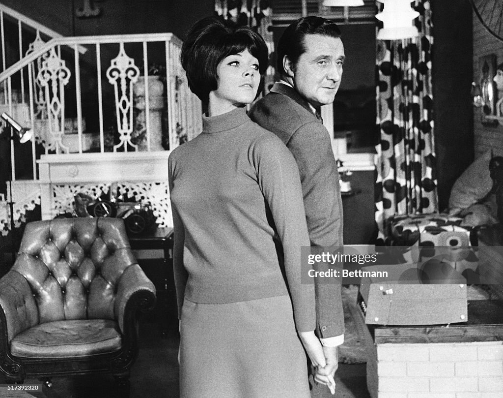 Patrick Macnee and Linda Thorson in The Avengers