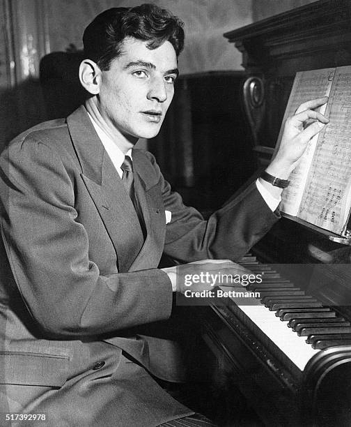 The goal that musicians dream of, was reached by Leonard Bernstein at the musically tender age of 25. In a last minute emergency he conducted the New...