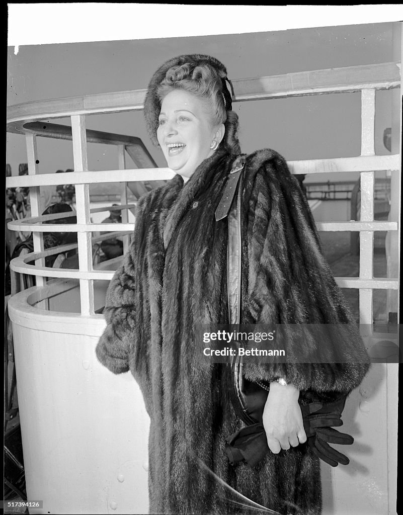 Zinka Milanov Arrives on the Liner Queen Elizabeth