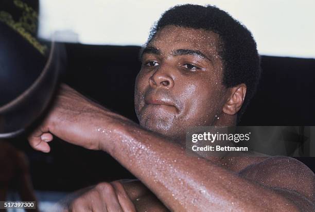 Muhammad Ali Rountine 250 Muhammad Ali Workout Stock Photos, High-Res Pictures, and Images ...