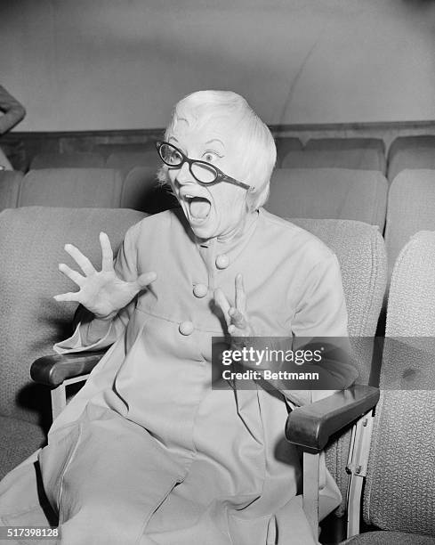 San Francisco, CA- At a screening set up especially for Phyllis Diller of Warner Brothers' "Splendor in the Grass," which Elia Kazan directed from...