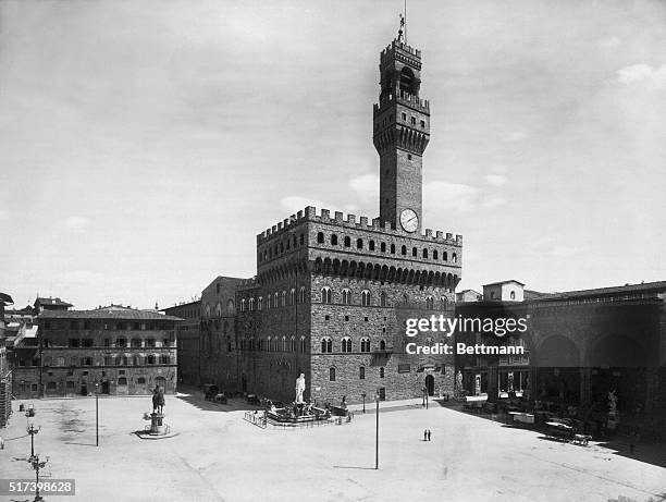 Florence, Italy: General view of the Palazzo Vecchio and the plaza before the palace in Florence . The palace itself was designed by Arnolfo di...