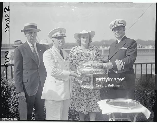 Presenting Belmont Stakes Trophy.New York: George D. Widener, president of Belmont park, presenting the Belmont stakes trophy to Mrs. Charles S....