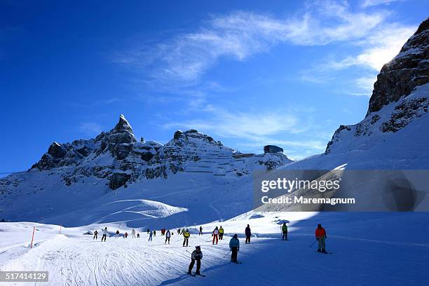 skiing down from porta vescovo to arabba - cortina d'ampezzo foto e immagini stock