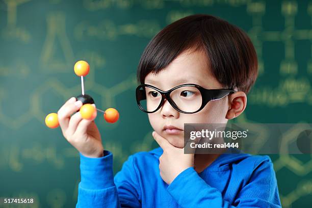 お子様用の化学ビンテージバー - 科学者　子供 ストックフォトと画像