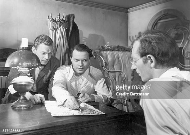 Charles Kane proposes his declaration of principles on which his newspaper is based to Mr. Bernstein , as Jedediah looks over his shoulder in a scene...