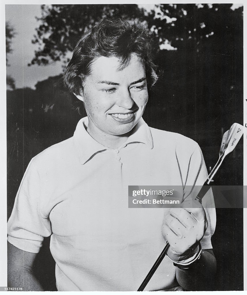 Betsy Rawls Holding Golf Club