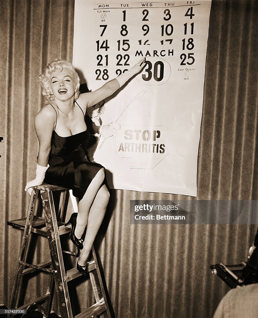 Marilyn Monroe Pointing to Large Calendar