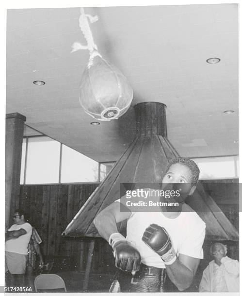 New York, N.Y.:Photo shows former lightweight boxing champion Ismael Laguna, of Panama, working out on punching ball as he goes through training for...