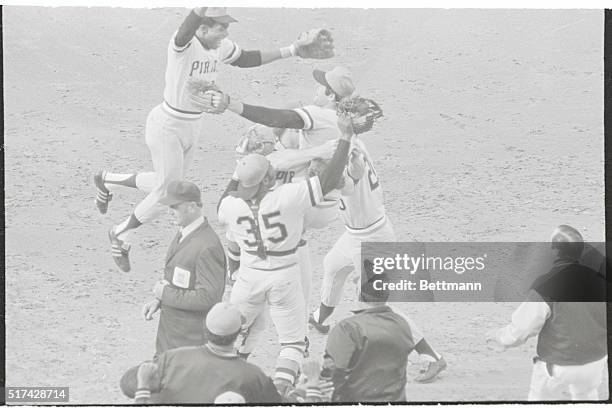 Manny Sanguillen Photos and Premium High Res Pictures - Getty Images