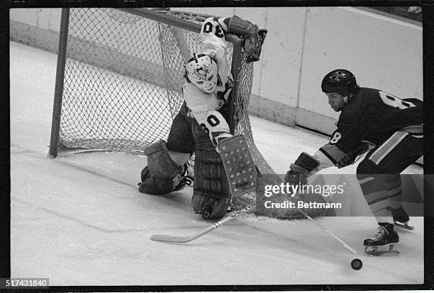 Garry Howatt Photos and Premium High Res Pictures - Getty Images