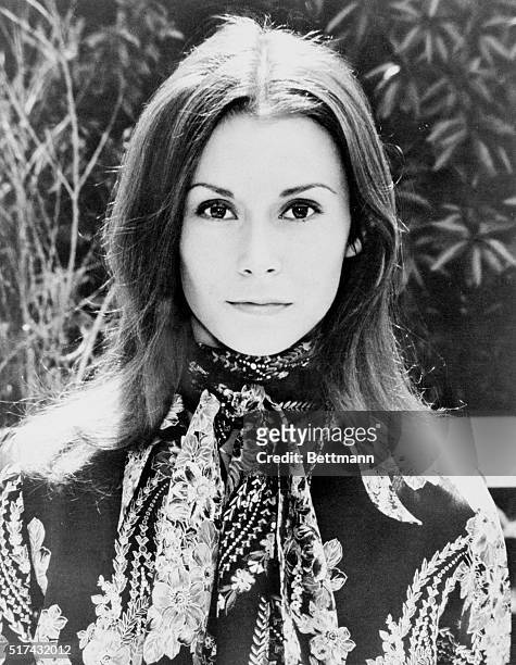 Kate Jackson stars as Sabrina Duncan, one of a trio of "private eyefuls" -- three beautiful and resourceful ex-policewomen, comprising a team of...