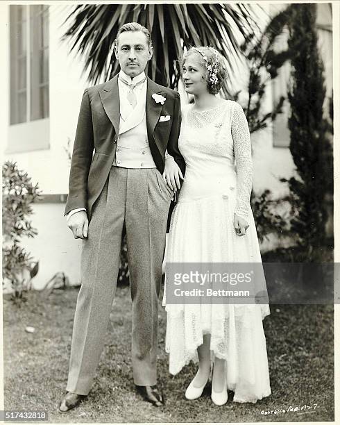 Photo shows newlyweds Mr. And Mrs. John Barrymore .