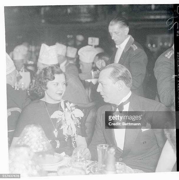Leonard - Grey. Former Lightweight Champ and Actress at Dinner. New York... Benny Leonard, famed lightweight boxing champion of past years, and Lita...