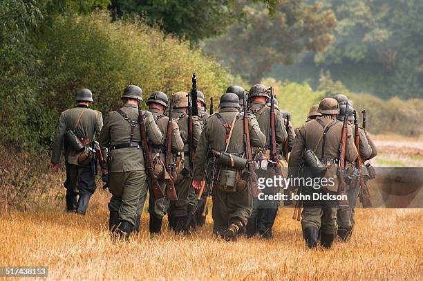 german  soldiers marching - german military 個照片及圖片檔