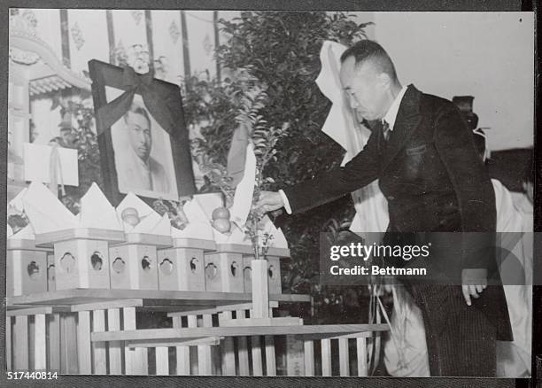 Prince Higashimi pays homage at funeral ceremony for Prince Konoye who recently committed suicide just before he was to have given himself up to be...