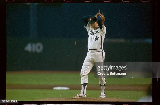 Nolan Ryan of the Houston Astros pitching against the New York Mets.