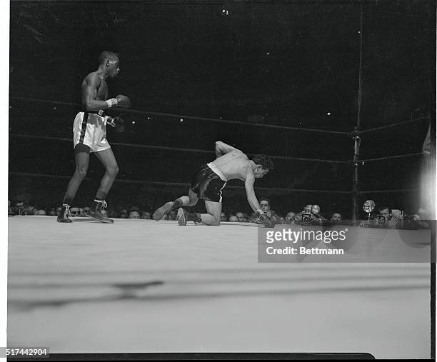 New York: Saddler Wins Featherweight Title. Willie Pep is knocked to the canvas by Sandy Saddler , during their scheduled 15-round featherweight...