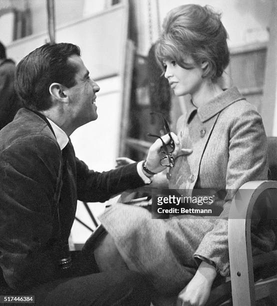 Roger Vadim directs his ex-wife Brigitte Bardot in the 1961 film La Bride Sur le Cou .
