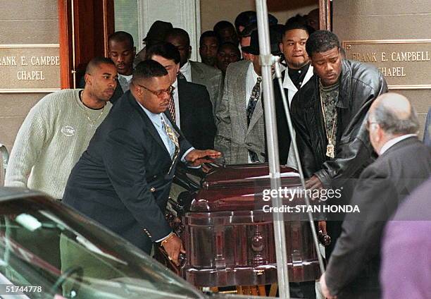 Fans and friends of rapper Biggie Smalls from his old neighborhood... News Photo - Getty Images