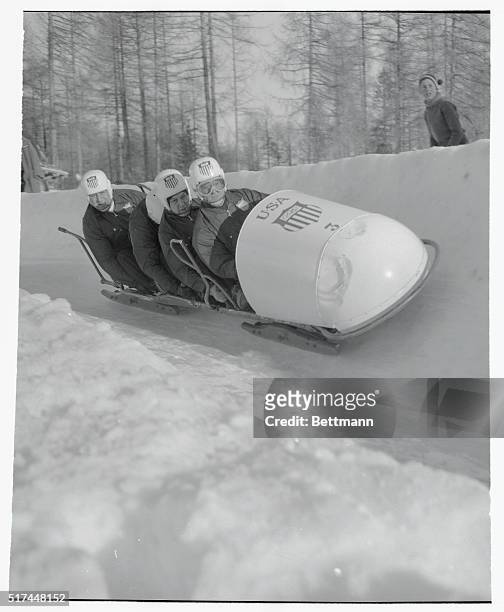 THE 1956 WINTER OLYMPICSF: US BOBSLED TEAM CORTINA, ITALY. B/W PHOTO.
