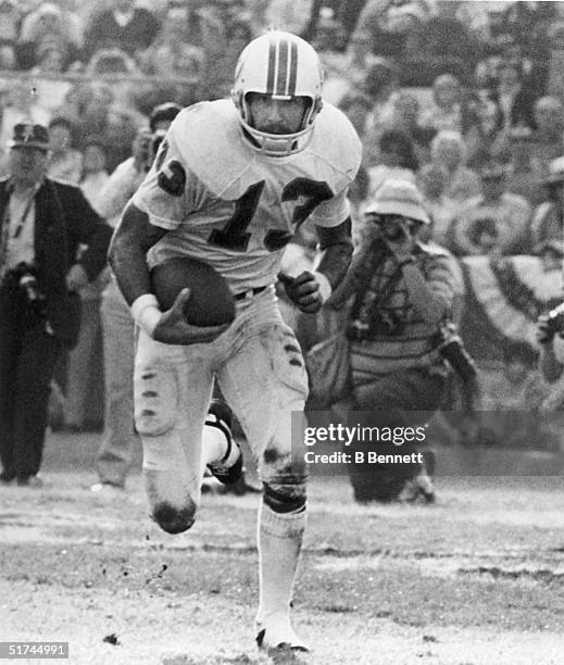 Safety Jake Scott of the Miami Dolphins returns an interception during Super Bowl VII against the Washington Redskins on January 14, 1973 at Memorial...