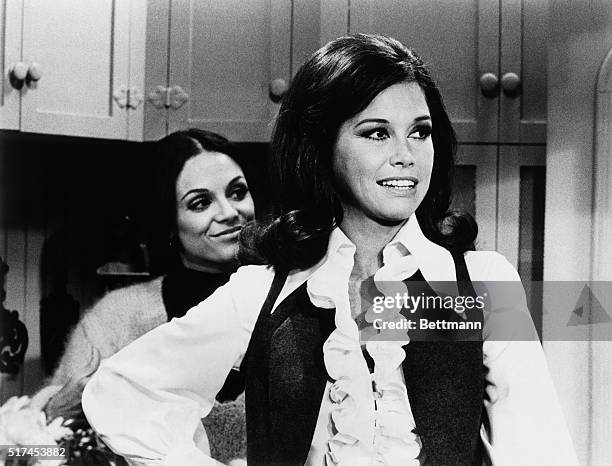 Mary Tyler Moore and Valerie Harper as Mary and Rhoda in the Mary Tyler Moore Show, circa 1970.