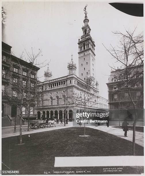 Street view of Madison Square Garden.