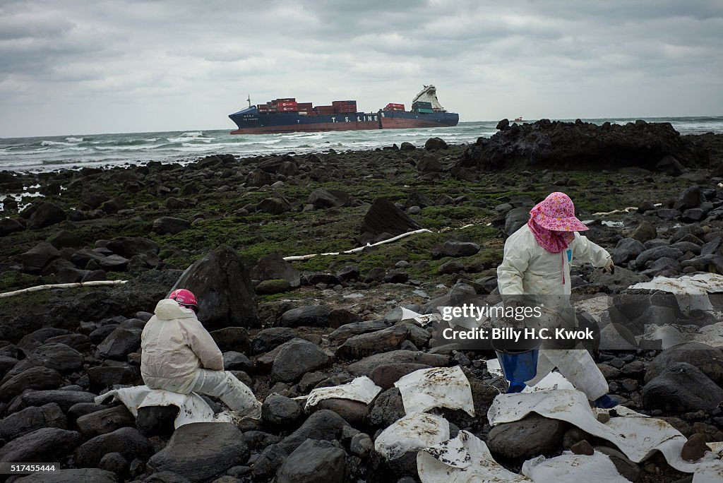 Oil Spill Stains Taiwan Coast After Container Ship Runs Aground