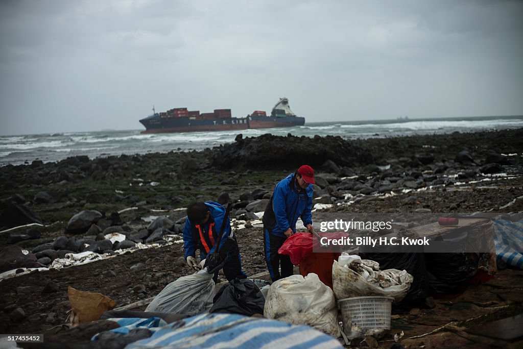 Oil Spill Stains Taiwan Coast After Container Ship Runs Aground